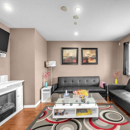 52-3 Bed Suite On Lake Central Ac By Airport YYC 외부 사진