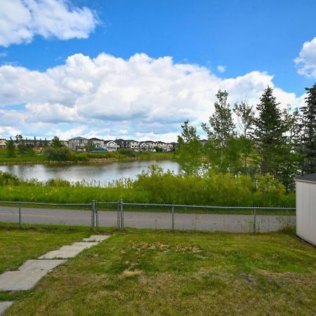 52-3 Bed Suite On Lake Central Ac By Airport YYC 외부 사진