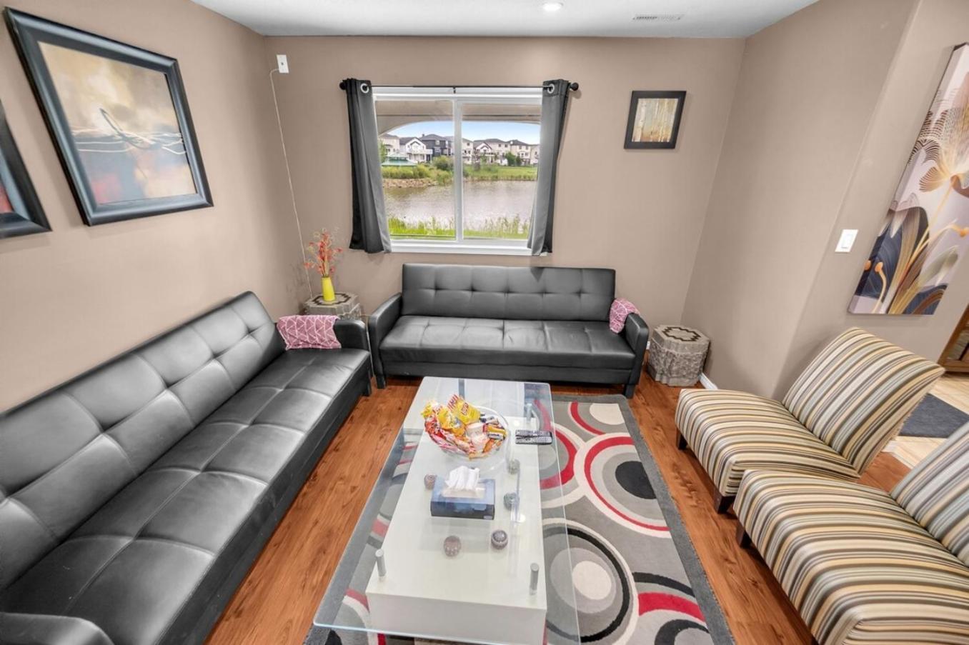 52-3 Bed Suite On Lake Central Ac By Airport YYC 외부 사진