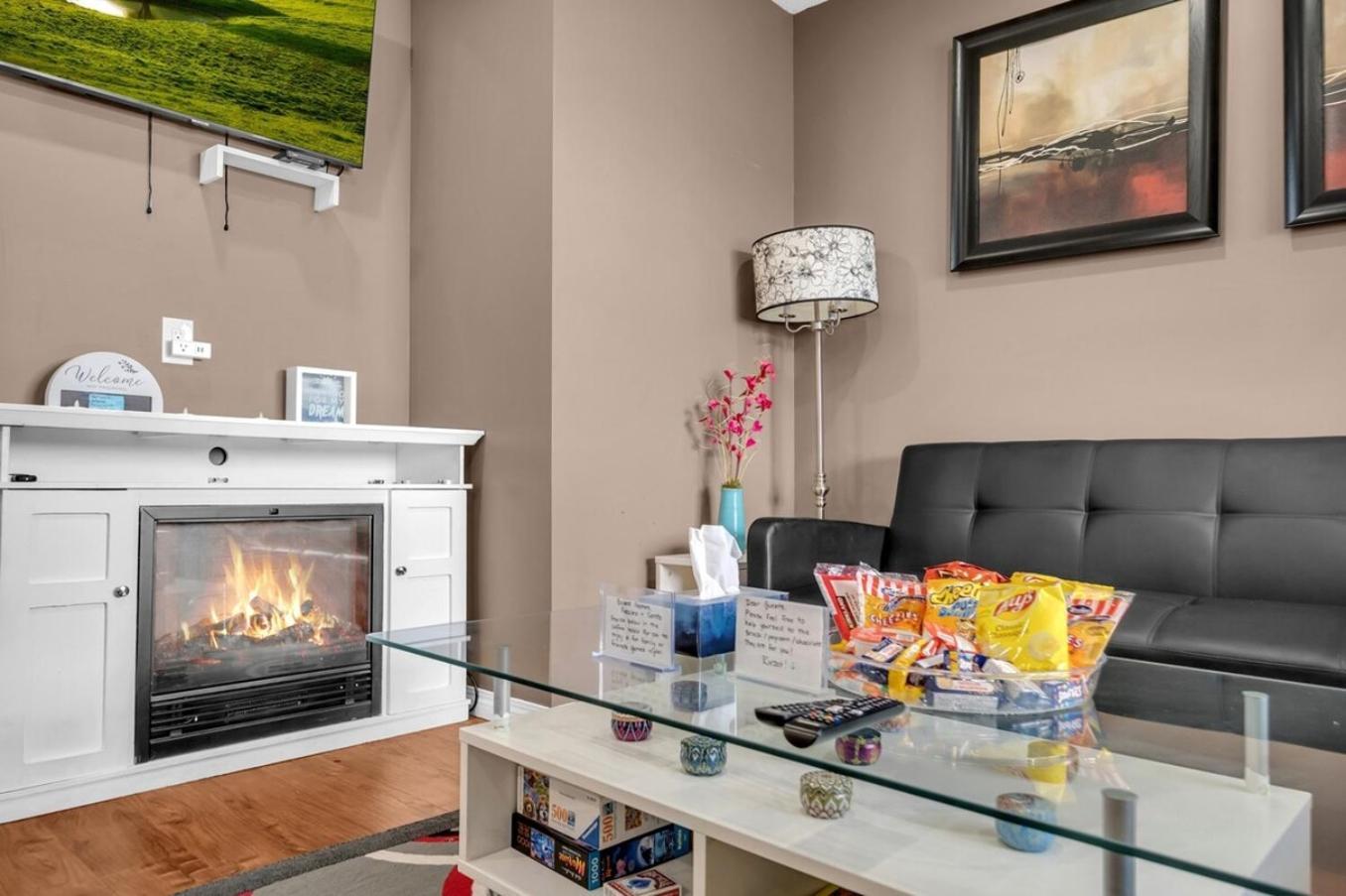 52-3 Bed Suite On Lake Central Ac By Airport YYC 외부 사진