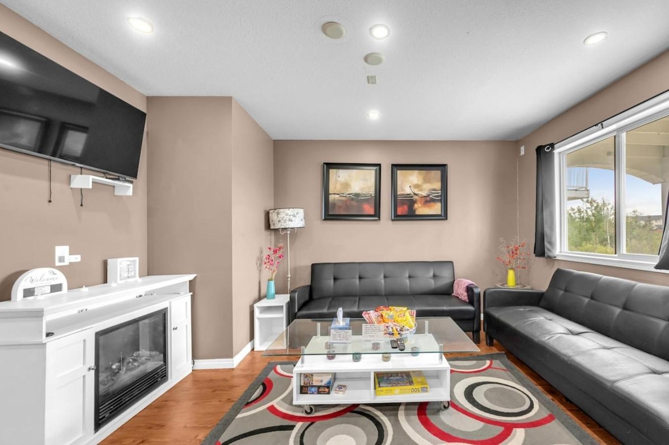 52-3 Bed Suite On Lake Central Ac By Airport YYC 외부 사진