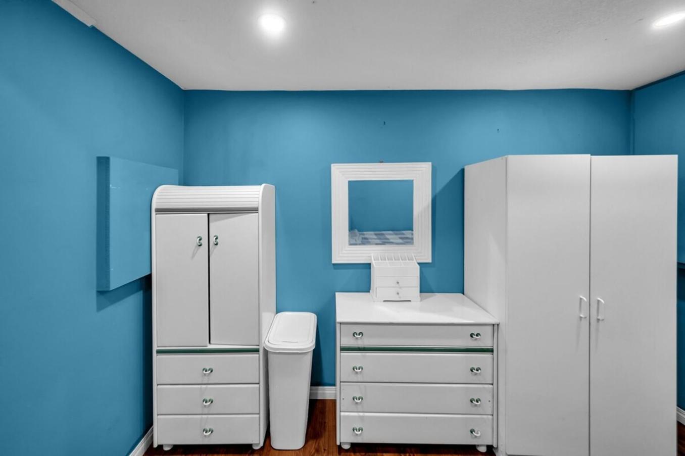 52-3 Bed Suite On Lake Central Ac By Airport YYC 외부 사진