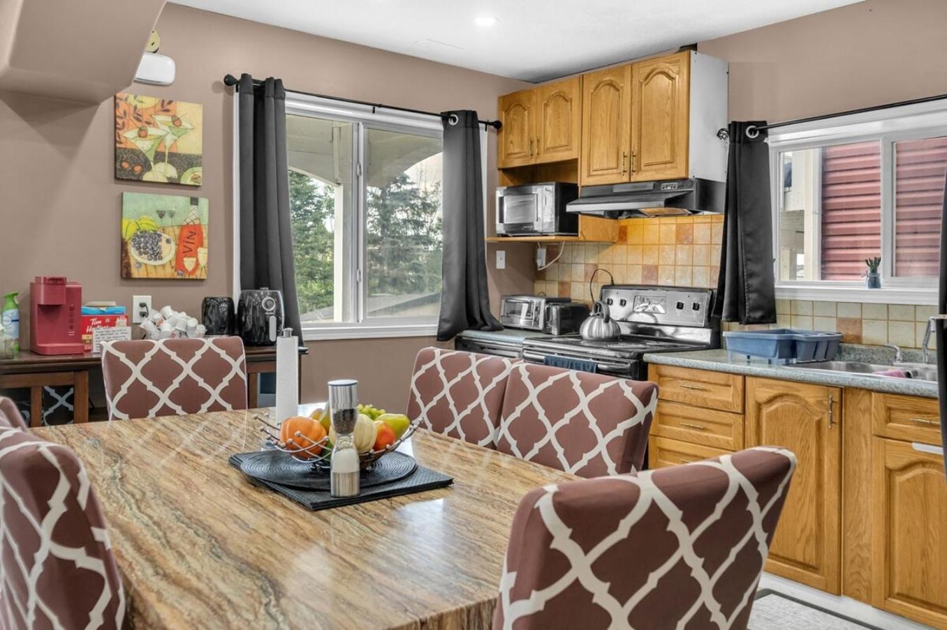 52-3 Bed Suite On Lake Central Ac By Airport YYC 외부 사진