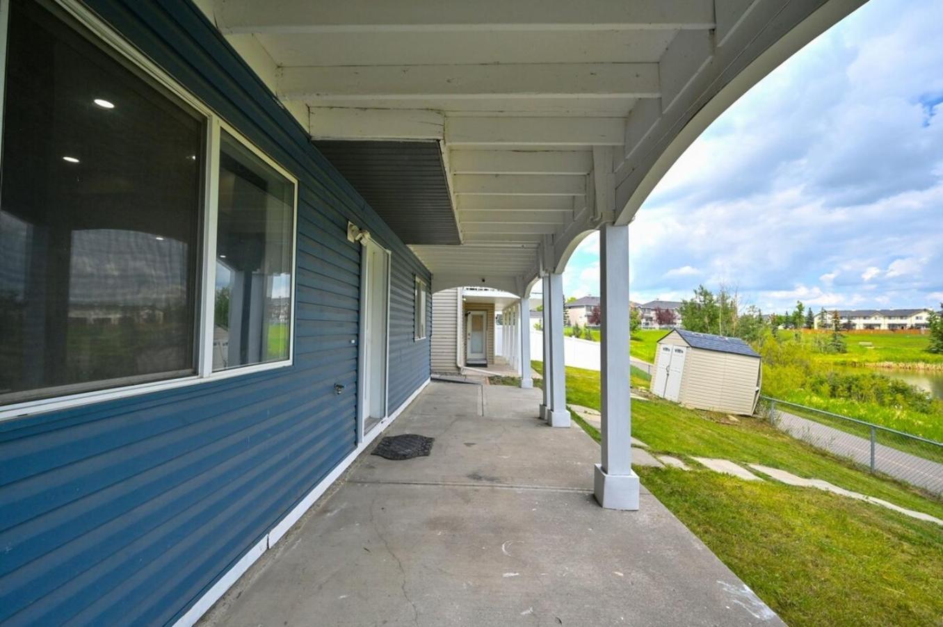 52-3 Bed Suite On Lake Central Ac By Airport YYC 외부 사진